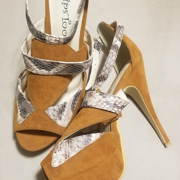 2 Lips Too Heels - Picture 1 of 1